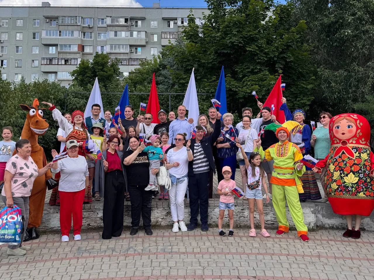 🌟 Яркий праздник в 19-м квартале ко Дню России 🇷🇺

Сегодня в уютном 19-м квартале прошел большой 