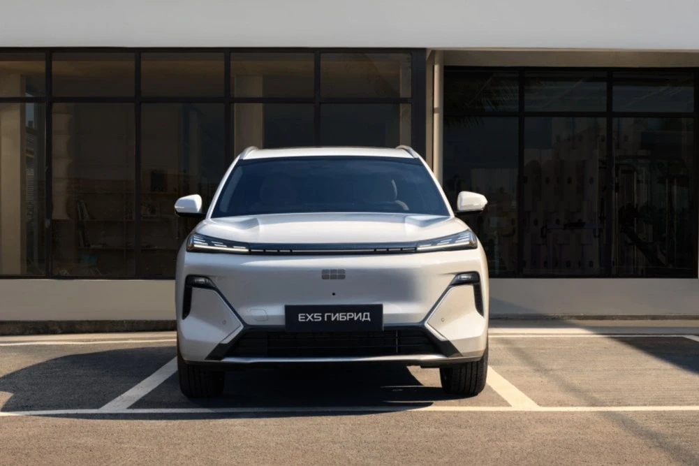 В России начались продажи новой версии Geely EX5: сколько стоит кроссовер