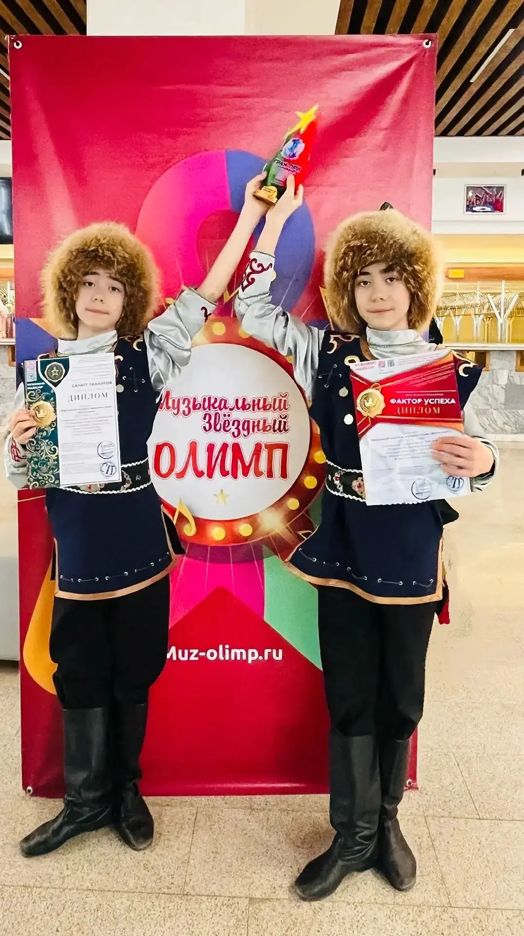 Для учеников 5Б класса Шкаровского Артёма и Шкаровского Тимофея выходные выдались особенно яркими. Р