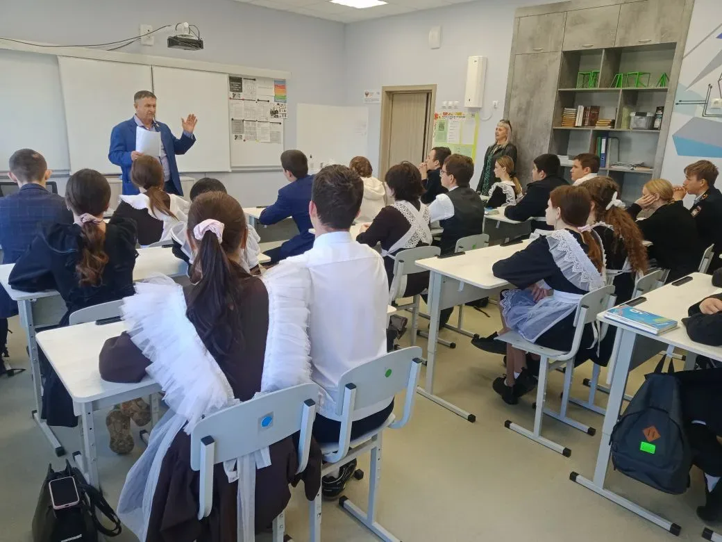 Учащиеся девятых классов Прелестненской школы познакомились с преподавателями Яковлевск...