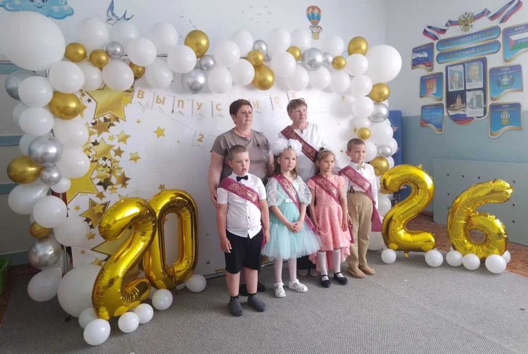 🎓Сегодня особенный день — мы провожаем наших повзрослевших малышей в большой мир школы...