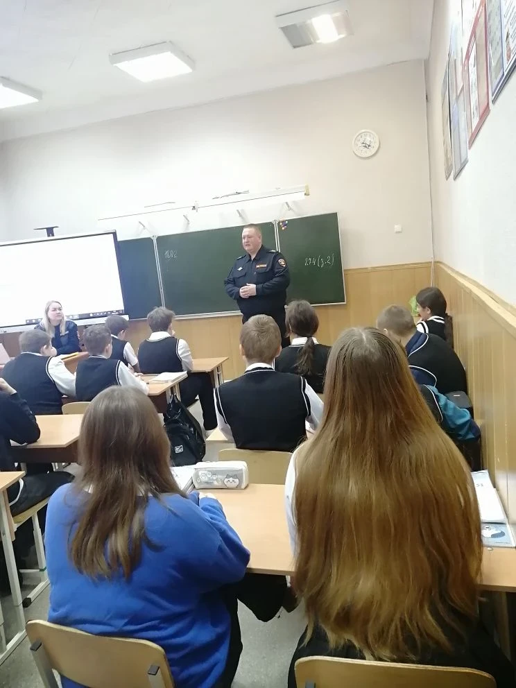 Неделя большой профилактики. Встреча инспекторов ПДН ОМВД России по г. Гуково с учениками 9а и 9б кл