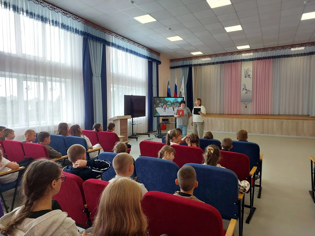 🎈1 июня, в Международный день защиты детей, в рамках всероссийской акции «Краски детства» в лагере 