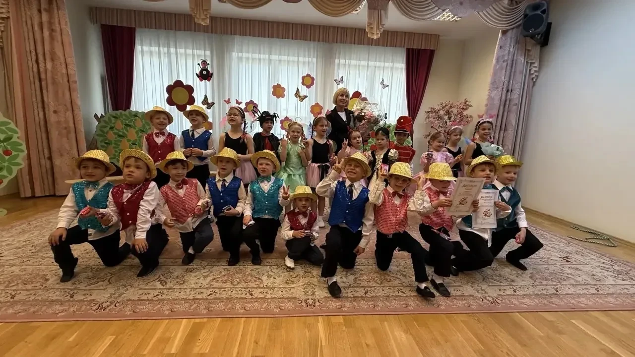 🎭 В театре «Сюрприз» с успехом прошла премьера спектакля «Муха-Цокотуха».