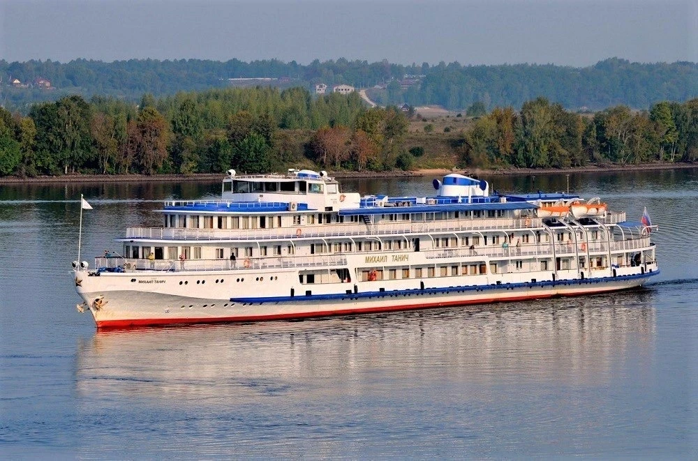 ✨Подборка бюджетных круизов на теплоходе «Михаил Танич»

🛳«Михаил Танич» – трехпалубный теплоход пр