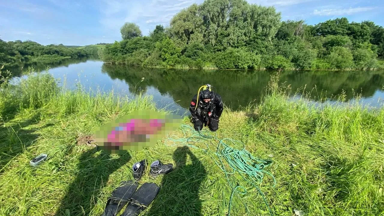 😱Со дна реки подняли автомобиль с телом девушки

Затонувший ВАЗ-2106 обнаружили в реке Ирень недале