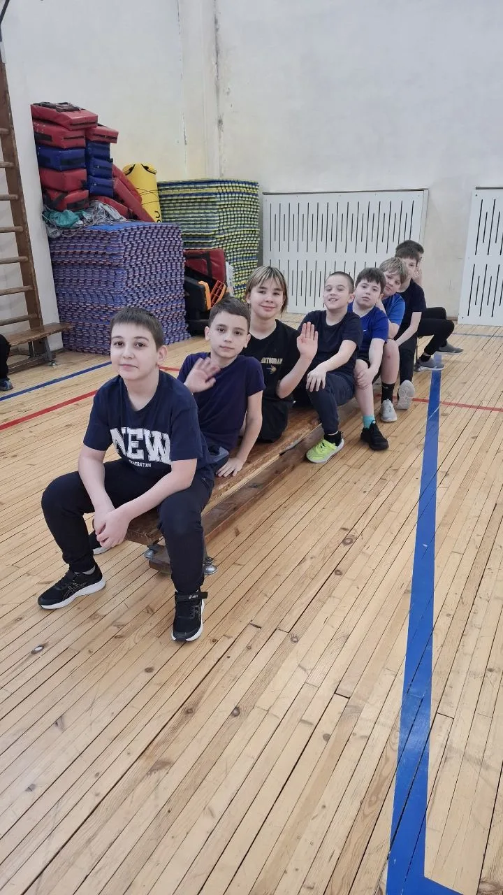 Весёлые старты "А ну-ка, парни!"🏃  Поздравляем команду 4б класса с отличным выступлением на весёлых 