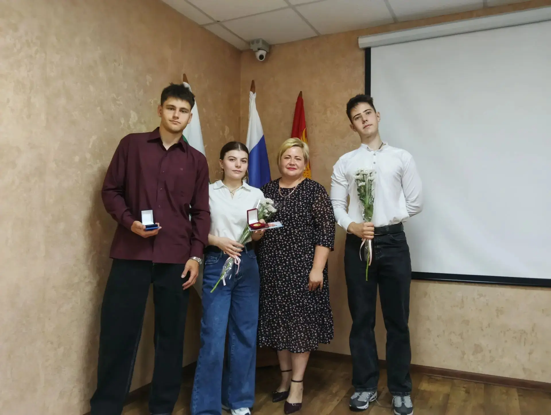 Дорогие выпускники! Сегодня мы чествуем тех, кто показал высший класс в учёбе.