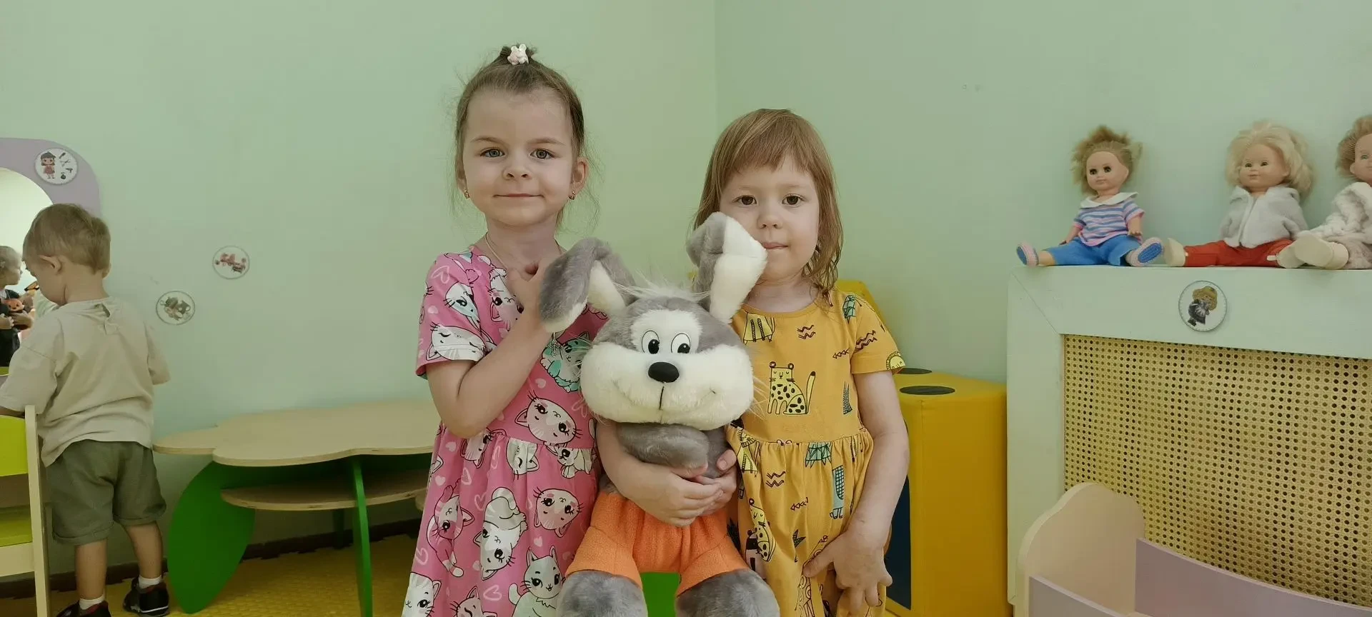 День друзей: как мы учили Зайку дружить!

В нашем детском саду прошёл замечательный праздник — День 