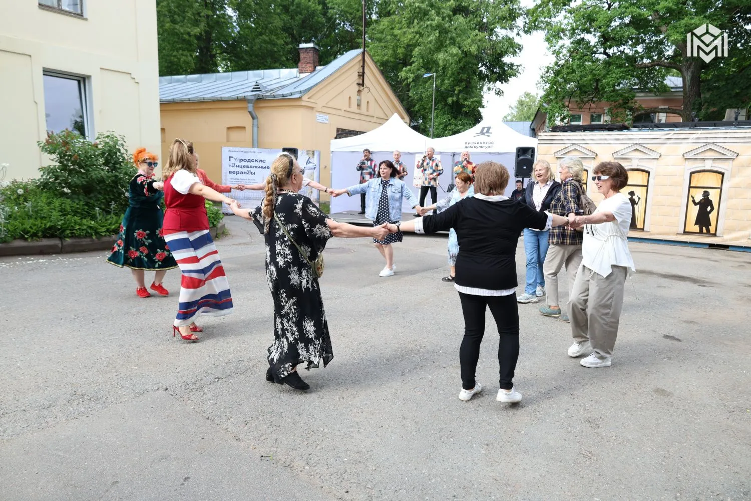 Народные плясовые и хороводы!