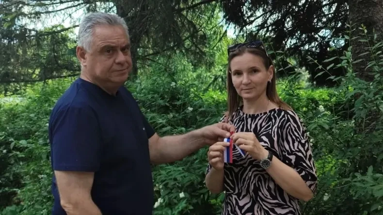 Ко Дню России в учреждениях культуры прошла патриотическая акция «Российский триколор».