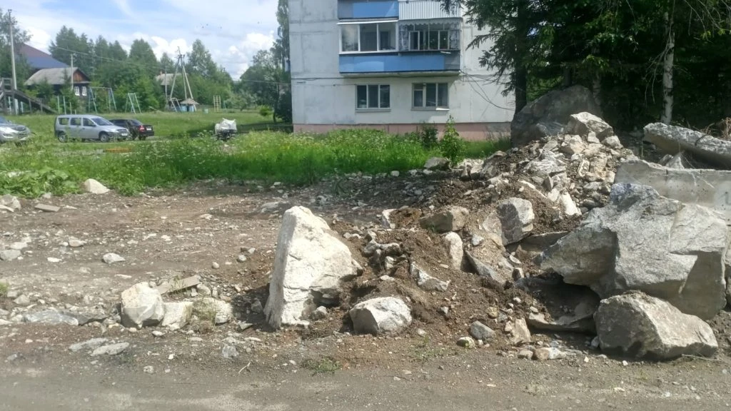 Черноисточинск: строители оставили после себя грязь, мусор и непроходимые перекопы

Жители Черноисто