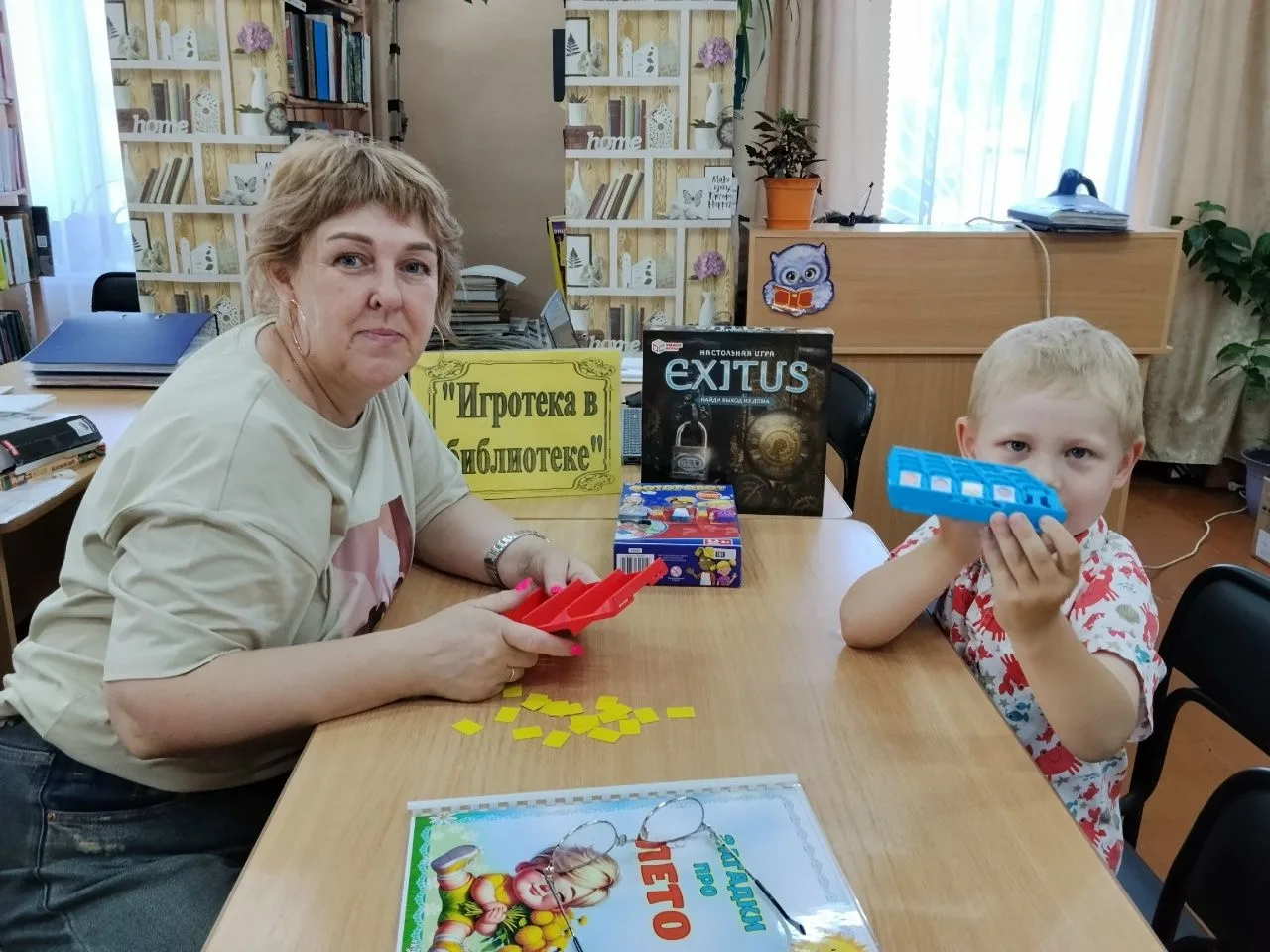 Сегодня за окном пасмурно и дождливо, но в Кропачевской поселковой библиотеке всегда те...
