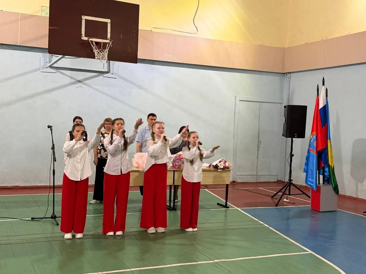 🎓✨ Сегодня в нашей школе состоялись торжественные линейки, посвященные окончанию учебного года для у