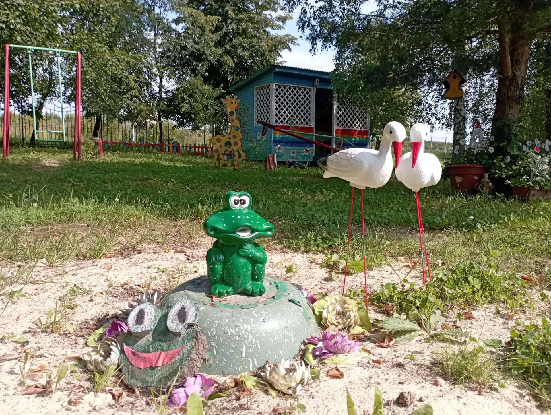 В наш детский сад, на "пруд", прилетели аисты