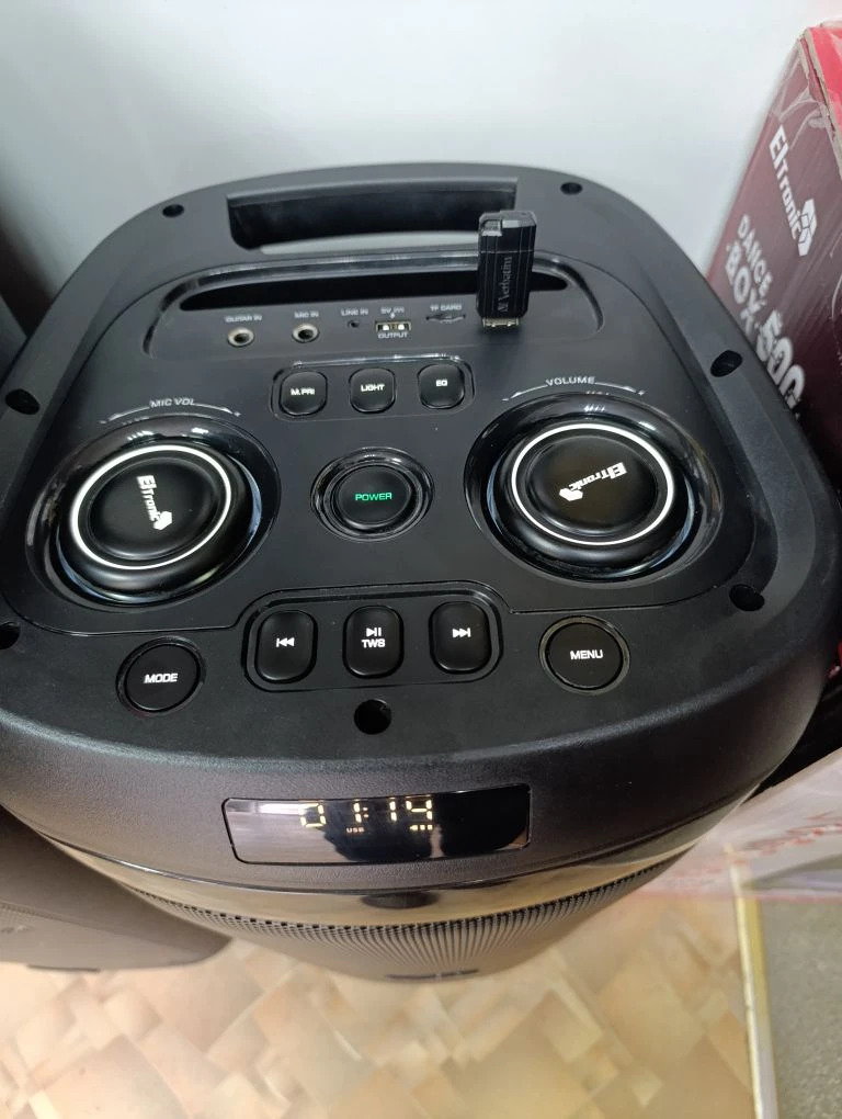 Мощнейшая 1000 вт малышка, играет бомба, блютуз, USB, AUX, FM радио, караоке беспроводн...