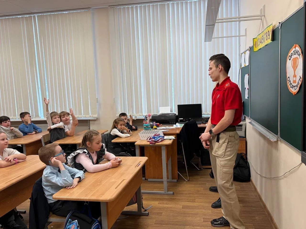 В рамках трека "Орленок - спортсмен" для учащихся 1 "в" класса прошла беседа о спорте и его роли в ж