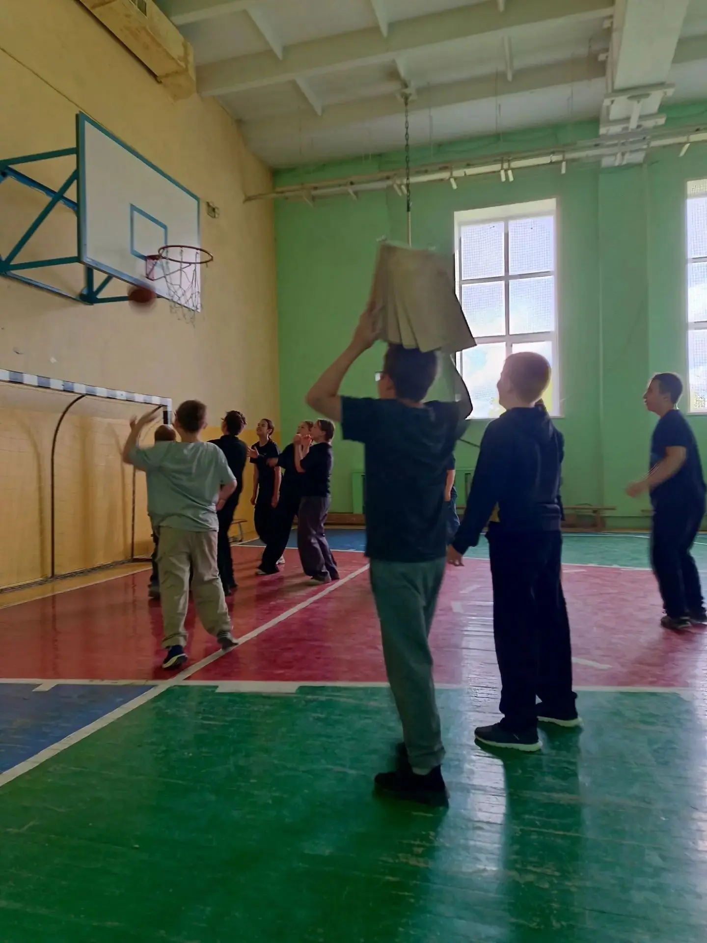 День тринадцатый в нашем школьном лагере начался с творчества и патриотизма! Сегодня ребята приняли 