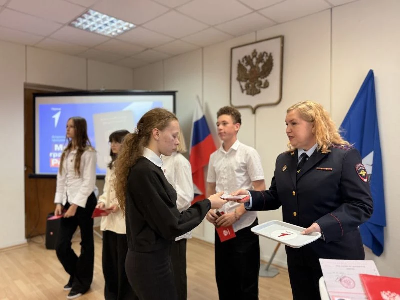 🇷🇺 В Ярославле сотрудники полиции и общественники провели торжественную церемонию вру...