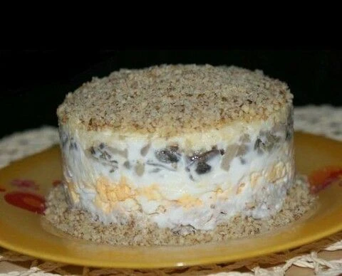 ​​САЛАТ С КУРИЦЕЙ И ГРЕЦКИМИ ОРЕХАМИ