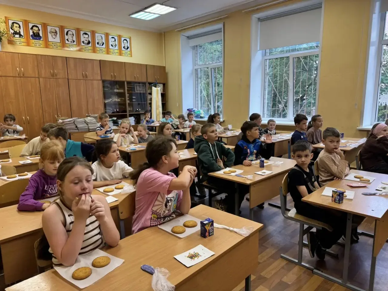 #Лагерь42 

🍪Сегодня в лагере дети занимались творчеством: раскрашивали и украшали  печенье, а пото