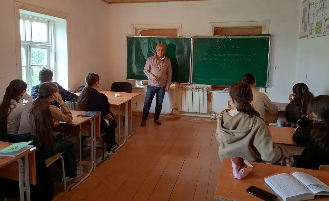 Классные часы в 9-11 классах: «Право, ответственность и безопасность:что нужно знать ка...