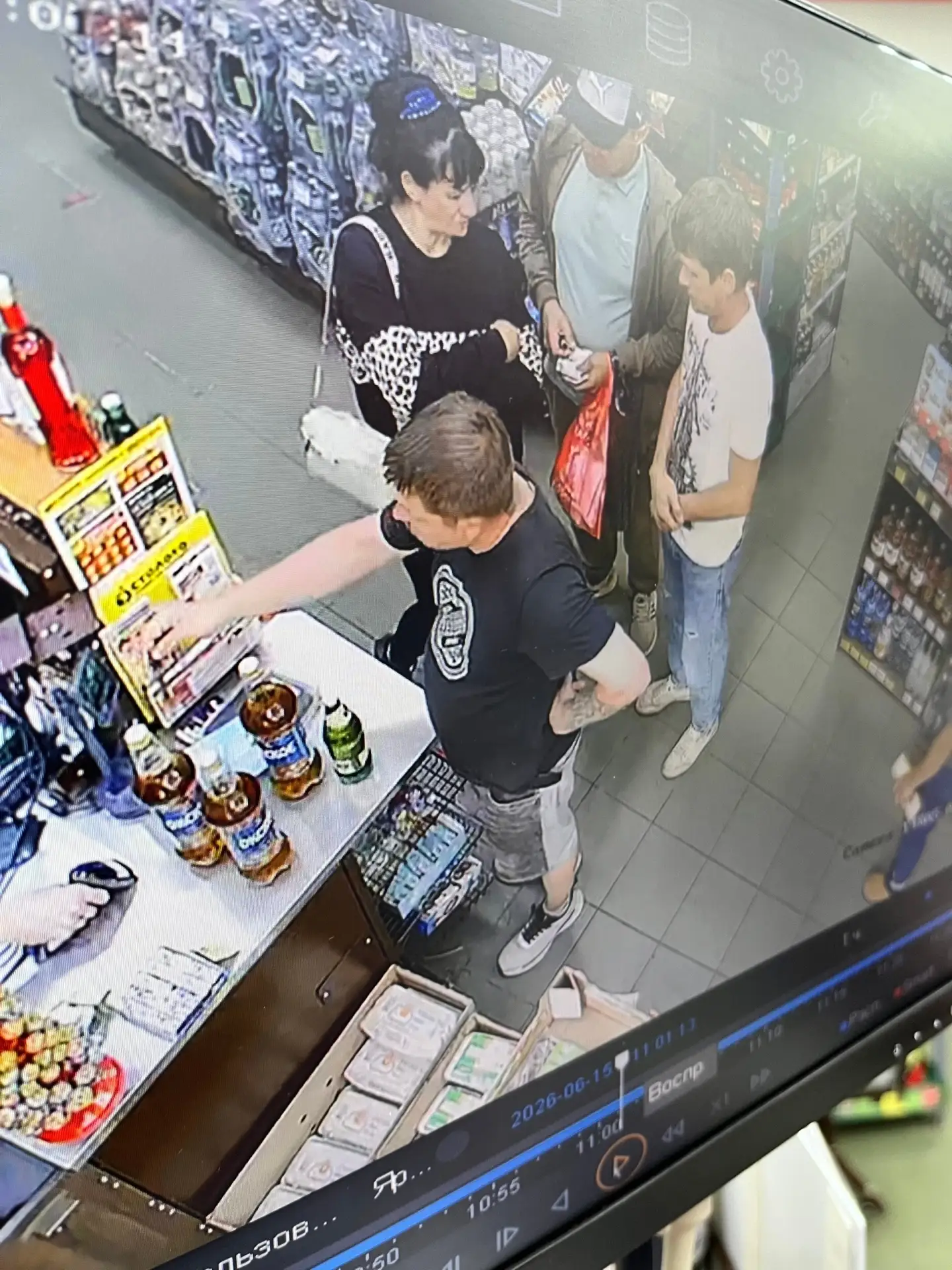 Ребята которые нашли карту тинькофф и решили устроить себе праздник за мой счет, купив блок сигарет 