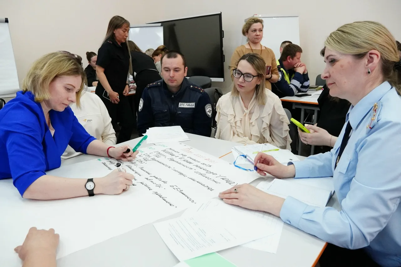 Безопасность детей – общая забота!  В #ИРО43 прошёл областной семинар-совещание, посвящённый профила