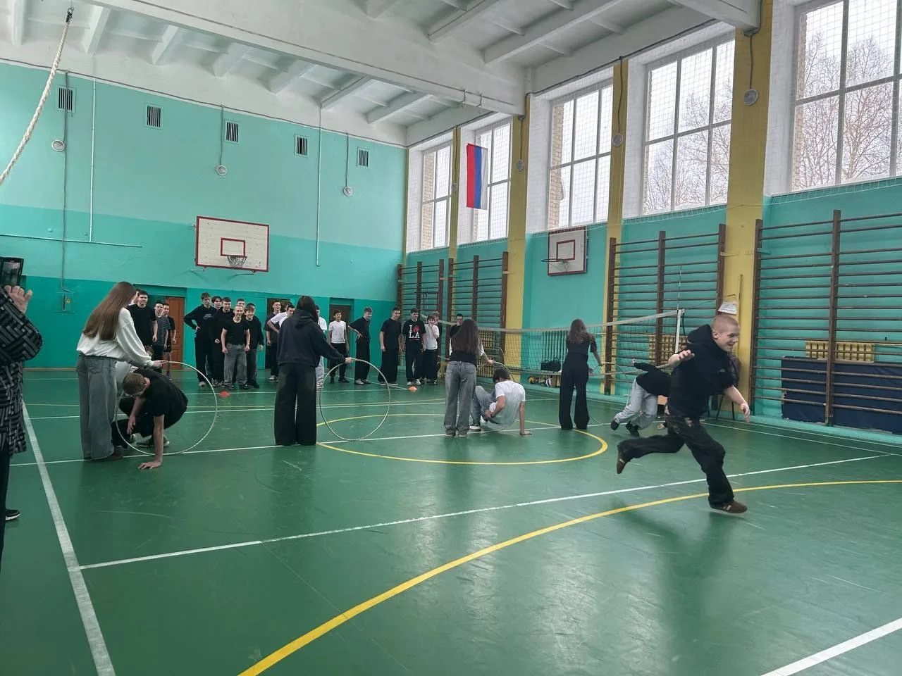 "Рыцарский турнир"   Второй день подряд в МБОУ СОШ №6 проходит "Рыцарский турнир", посвященный Дню з