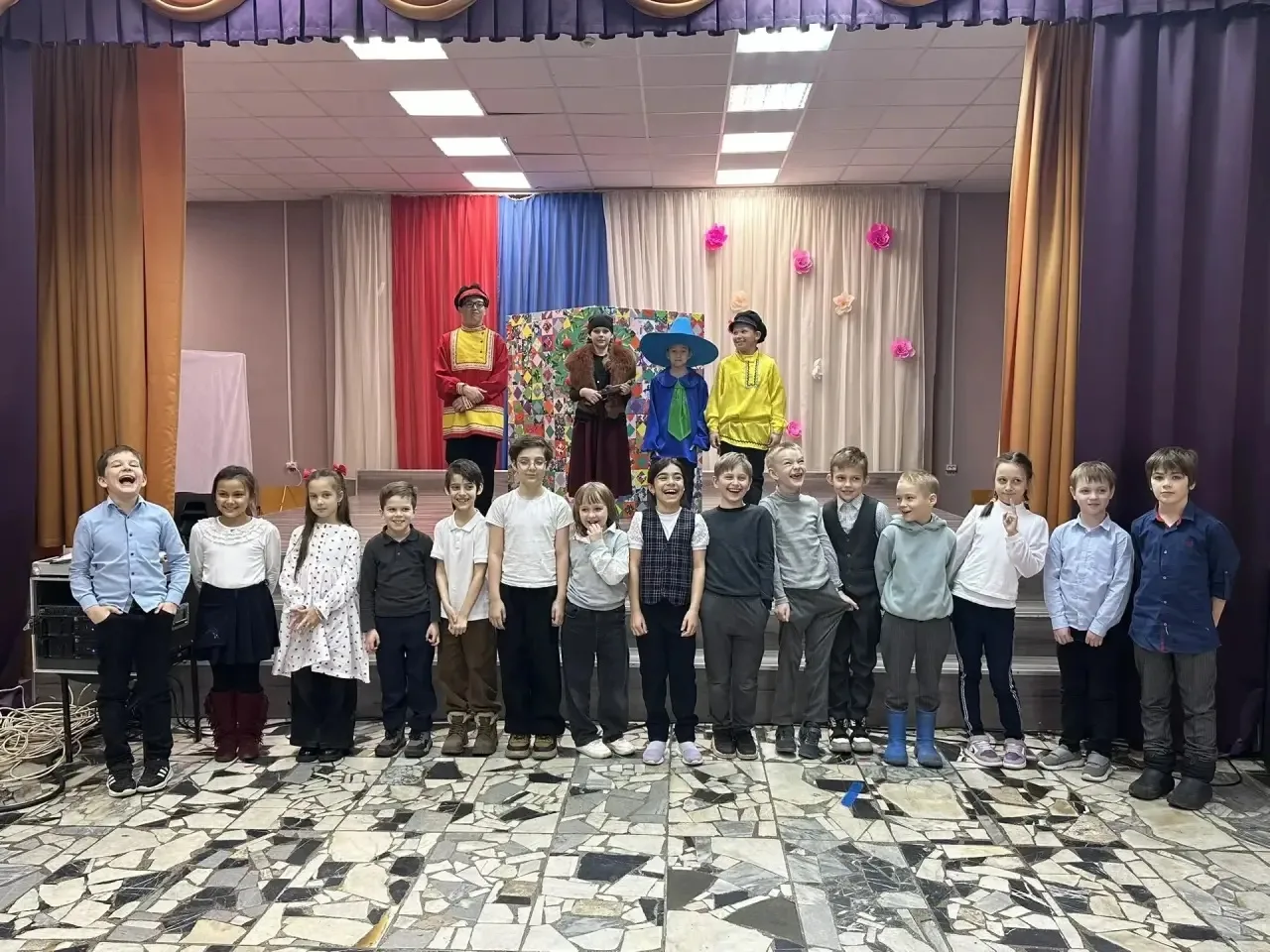 ТЕАТР   🎭 Волшебный мир театра глазами детей  Ко Дню театра ученики 1 «К» и 2 «М» классов вместе со 