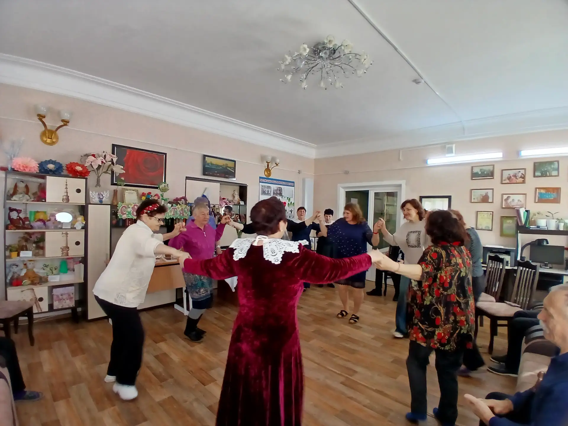 Весенний праздник для старшего поколения