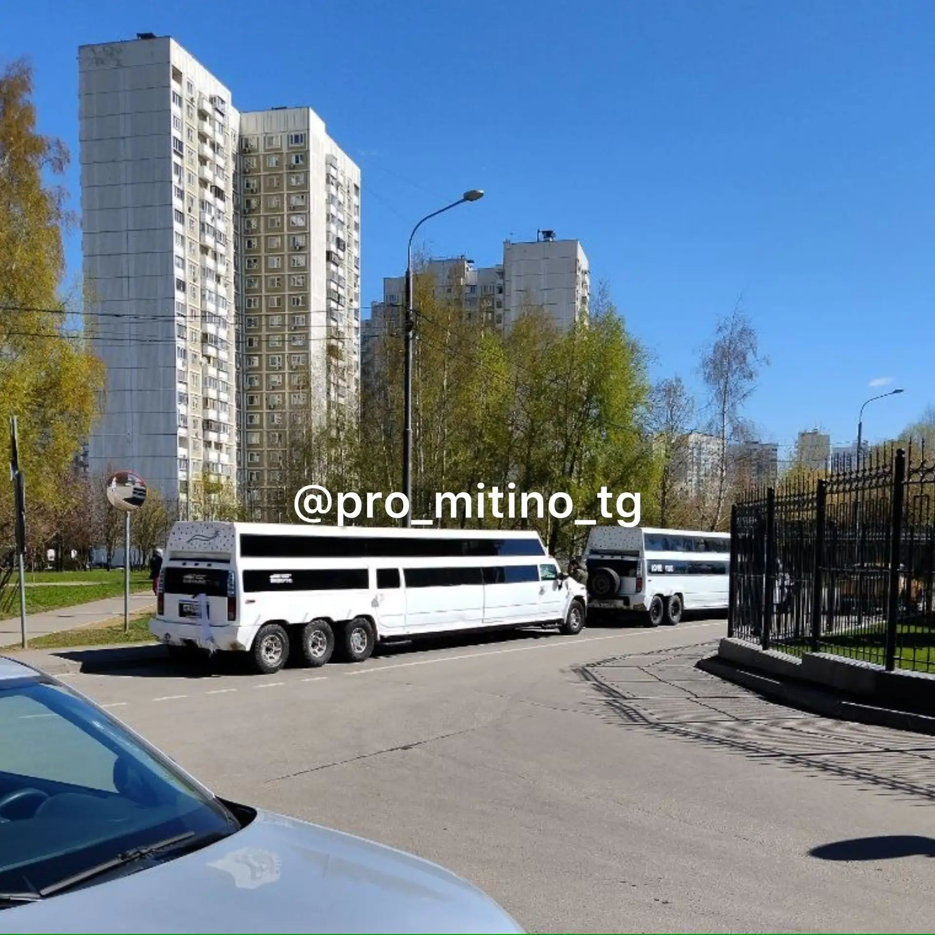 ЗАГС НА ДУБРАВНОЙ   «Сезон открыт»- пишет Ильдар!  Сложно таким лимузинам здесь разворачиваться  Сто