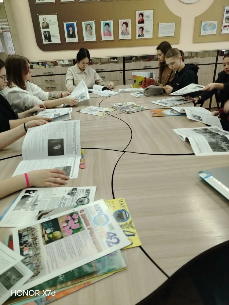 💬 Студенты-биологи АГАУ посетили музей истории гимназии №42  Гостями музея истории нашей гимназии ст