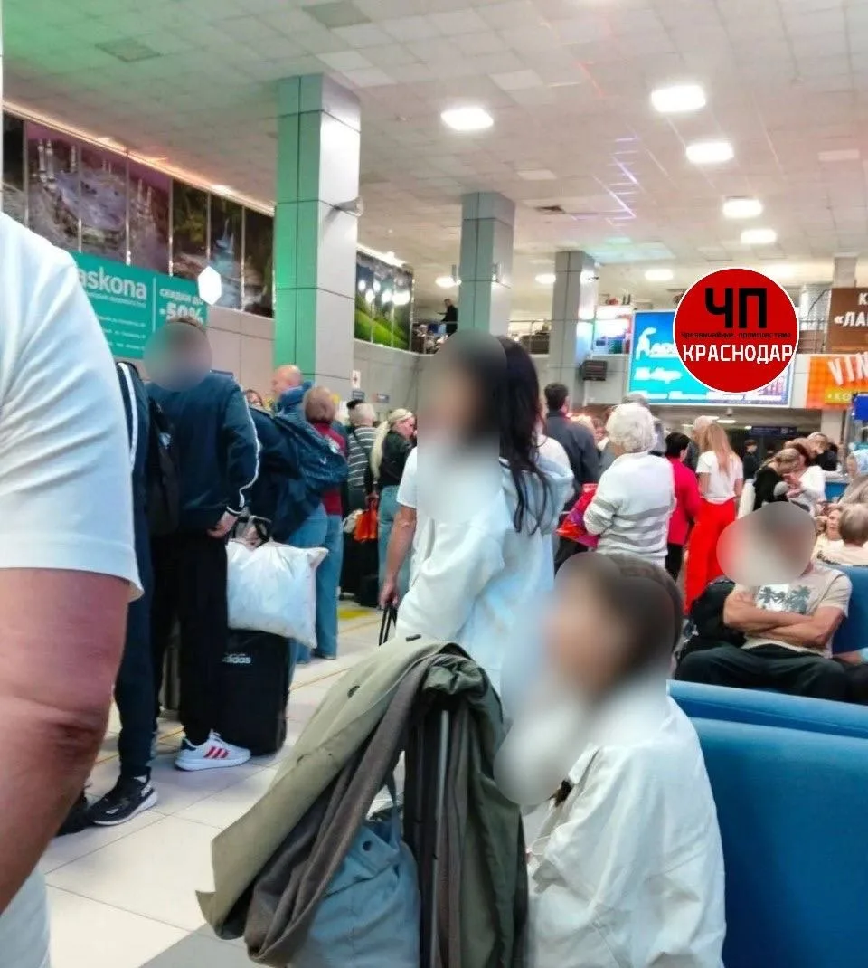 ✈️ Рейс Москва — Сочи из-за угрозы БПЛА сел в Грозном. Пассажиры провели там ночь.