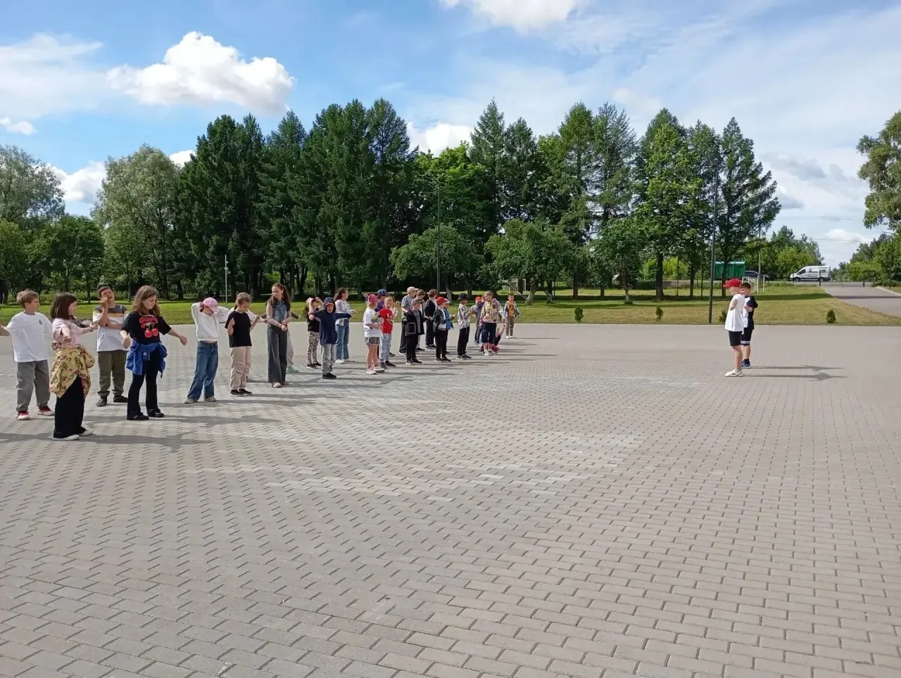 🤗В нашем школьном лагере «На позитиве» прошёл ещё один насыщенный день. Утро началось ...