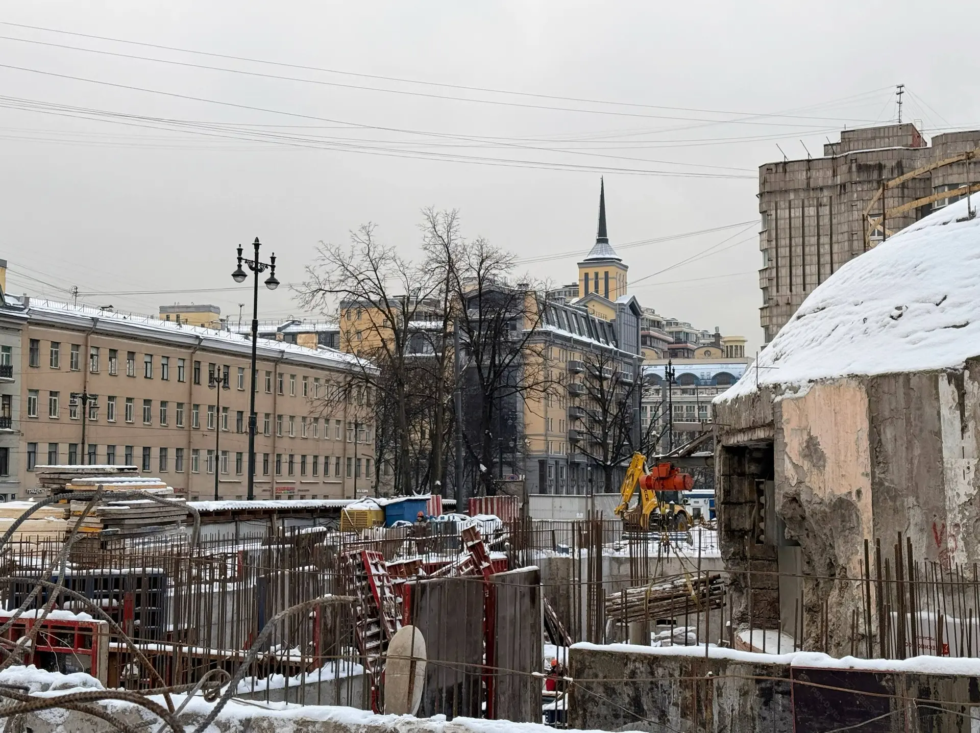 👷🏻‍♂️ На станции «Фрунзенская» Московско-Петроградской линии метрополитена Петербурга продолжаются р