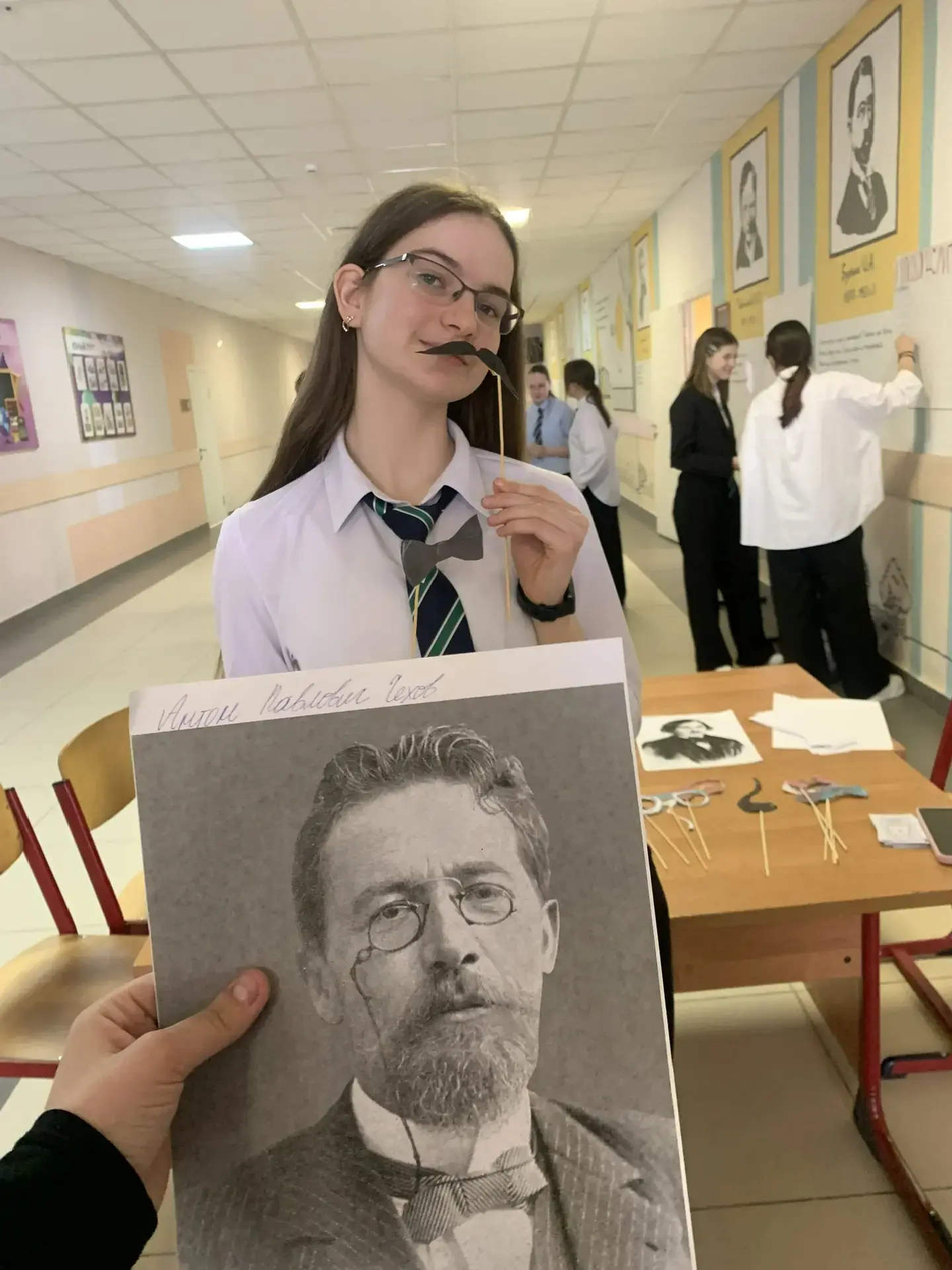 👏📚 Ребята нашей школы окунулись в мир литературы и приняли участие в увлекательном косплее 💃 Во врем