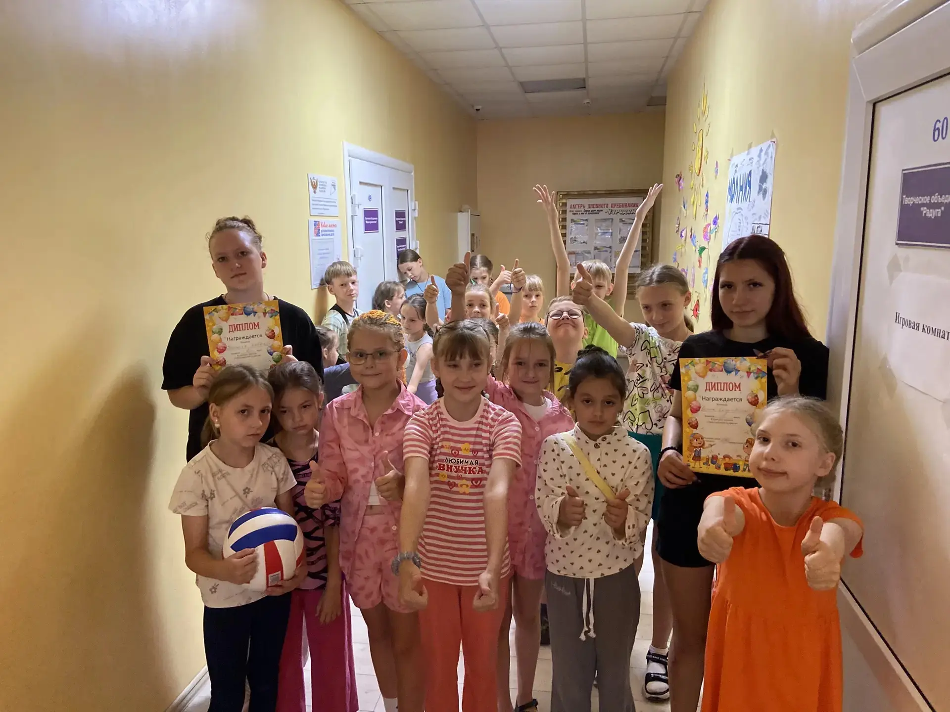 🌟☝️"День знатоков» - под таким девизом прошел день в лагере дневного пребывания "Чародеи". Главным 