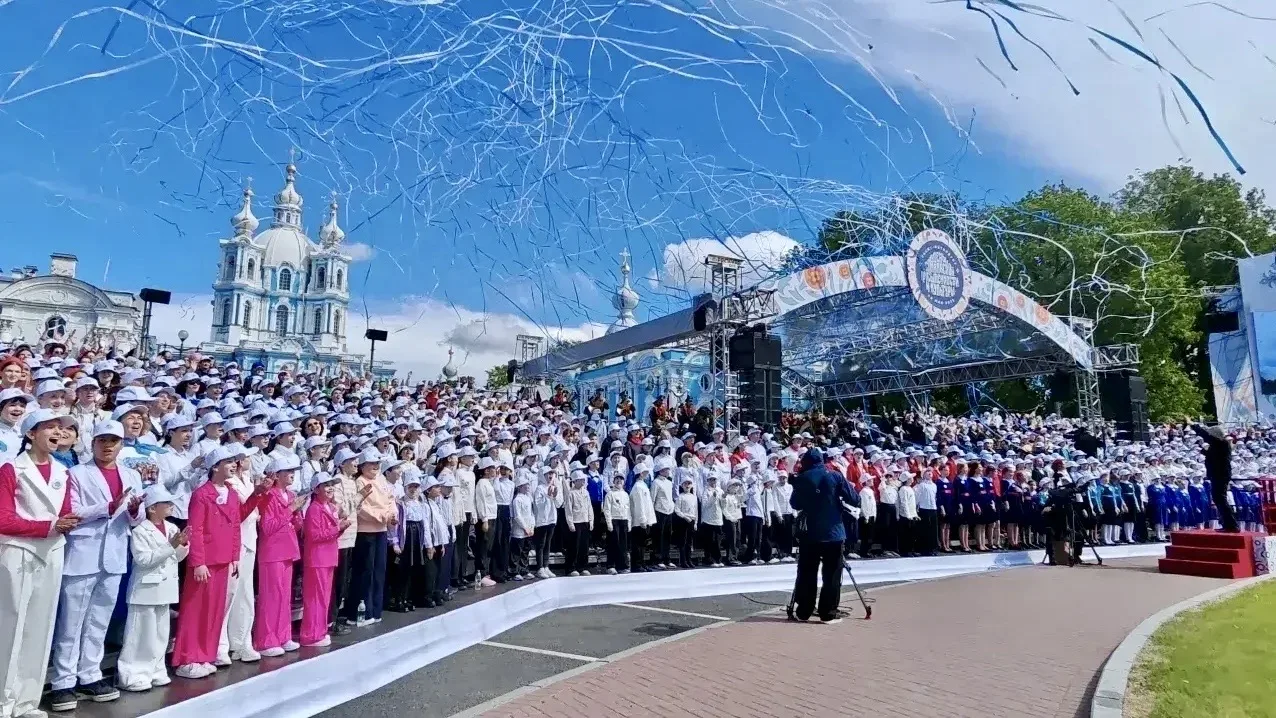 Младший хор «Невская Доминанта» принял участие в праздничном концерте «Город поет»!
