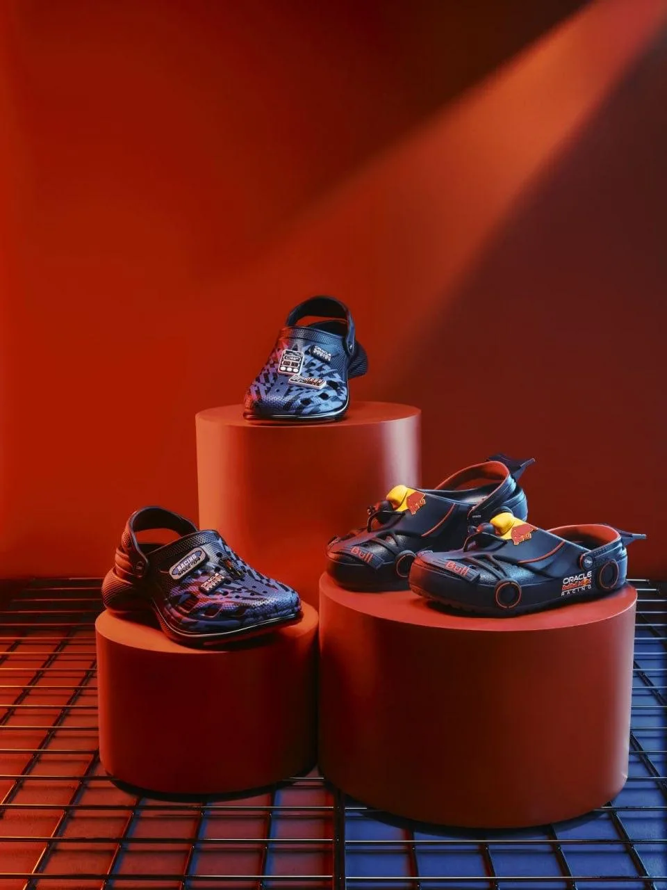 🏎 Гоночные тяги: Crocs и Red Bull выпускают коллекцию сабо в виде болидов «Формулы-1»  Бренды обещаю