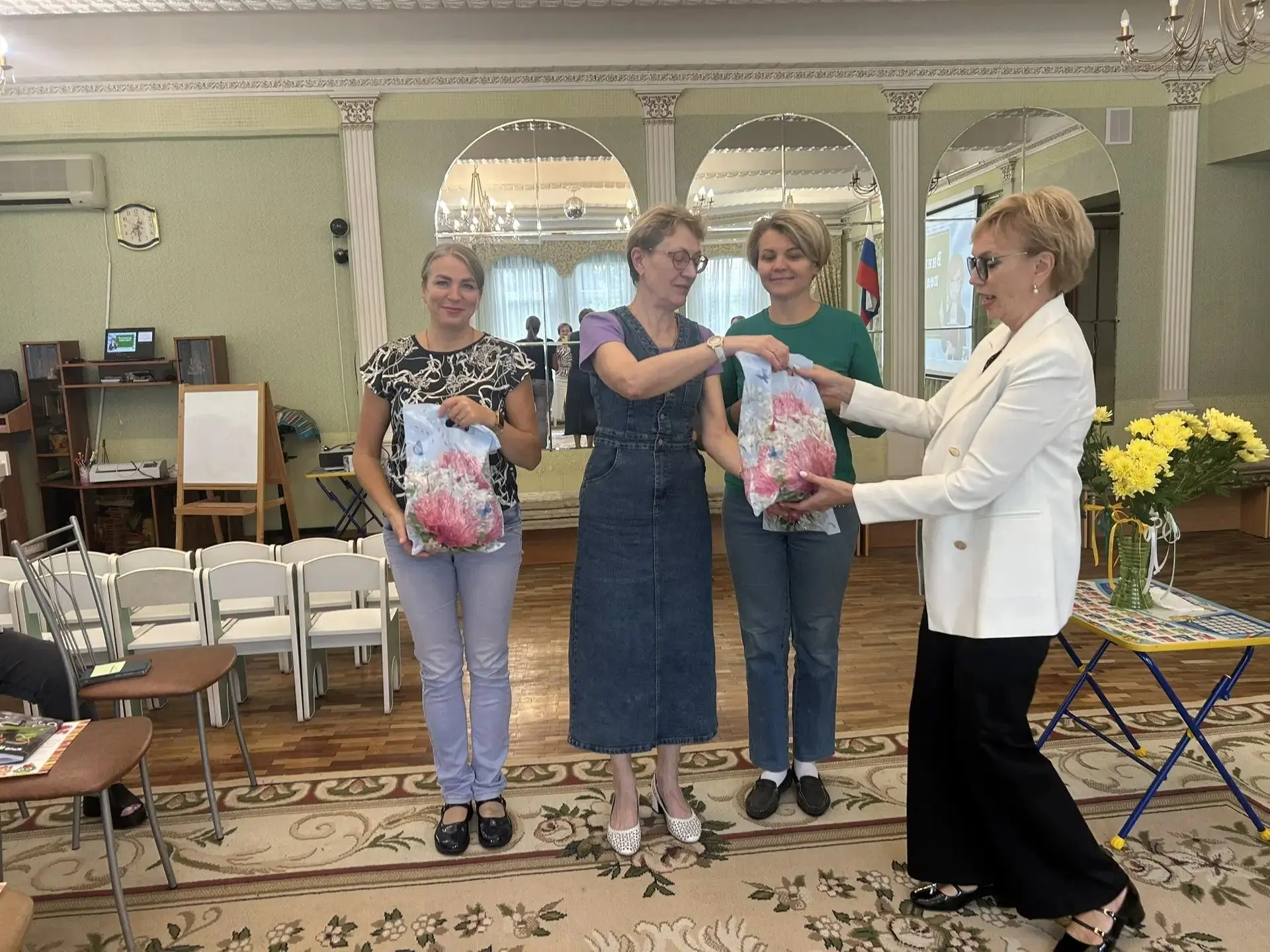 Паровозик оставил подарки 🎁 для групп, в которых ребята выполняли его задания.