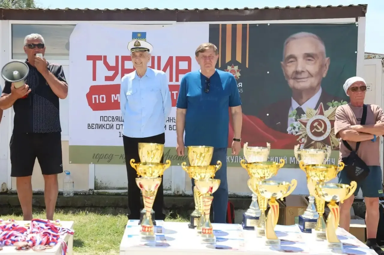 На Центральном пляже Анапы прошел детский турнир по мини-лапте
 
Он был посвящен участнику Великой О