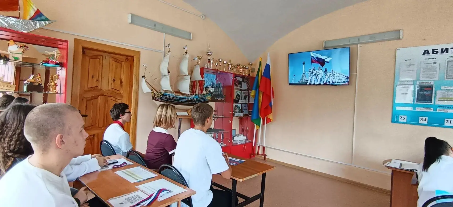 🇷🇺В нашем колледже прошла всероссийская акция «День Государственного флага».