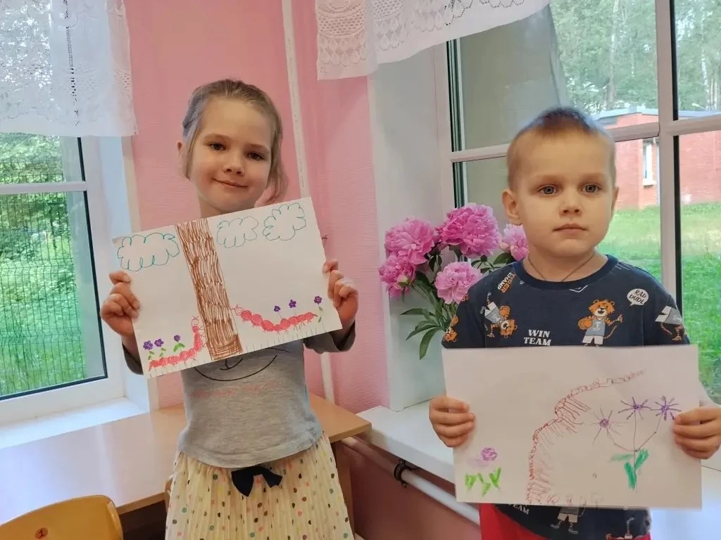 Представляем вашему вниманию гесеничек ребят четвёртой группы!
Воспитатели: 
Людмила Степановна 
Све