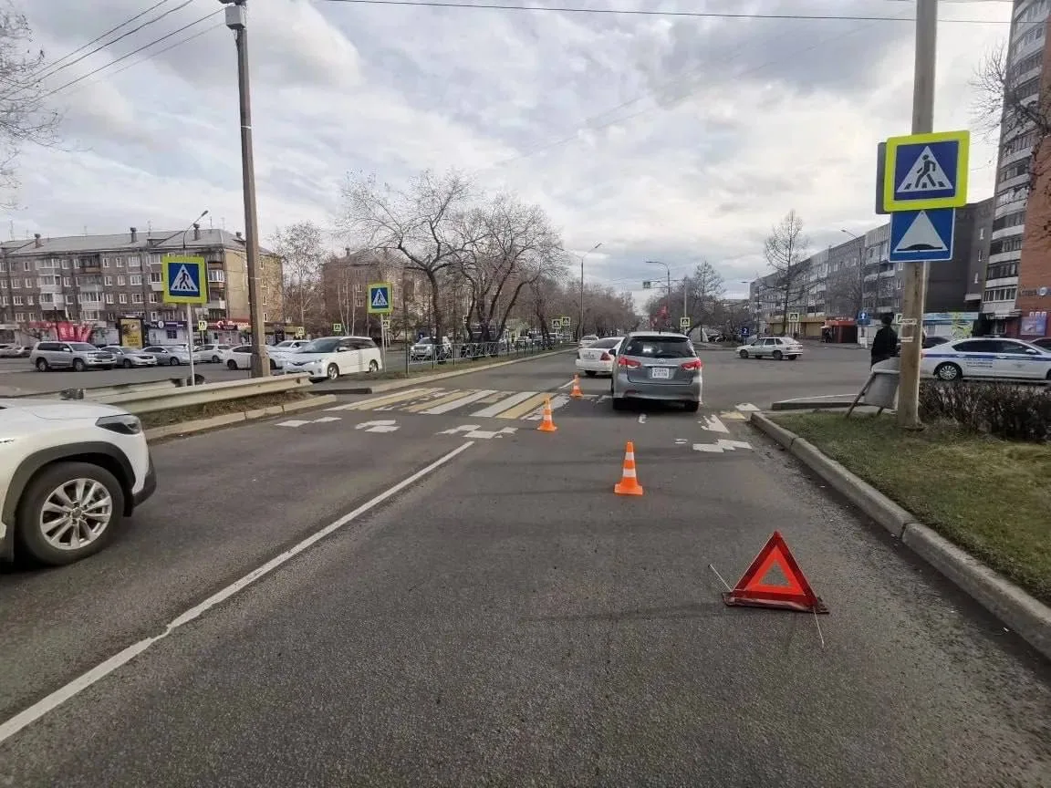 🛴 Двое детей на одном самокате попали под колеса иномарки в Братске.  ДТП произошло вчера вечером на