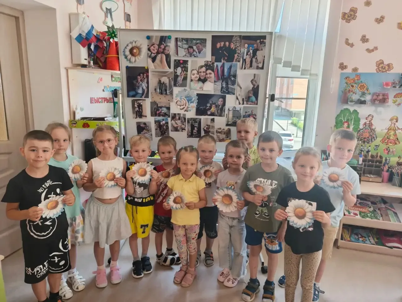 Замечательная день сегодня прошел в группе №6 «Цветик Семицветик» в честь праздника: «День семьи люб