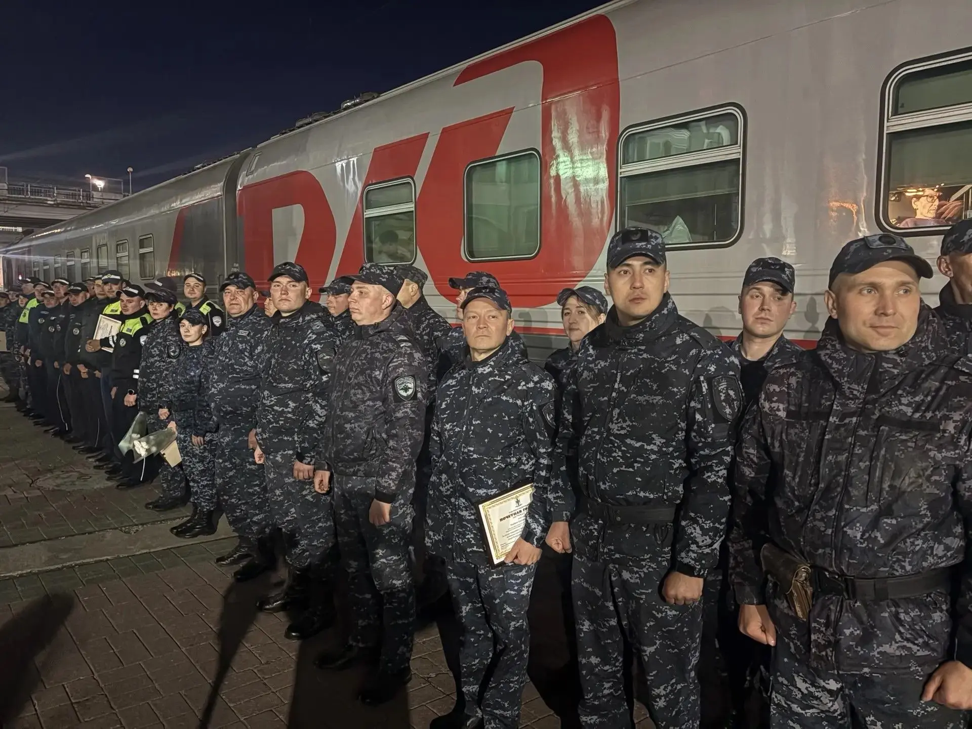 Сводный отряд полиции ГУ МВД России по Новосибирской области вернулся из командировки из Республики 