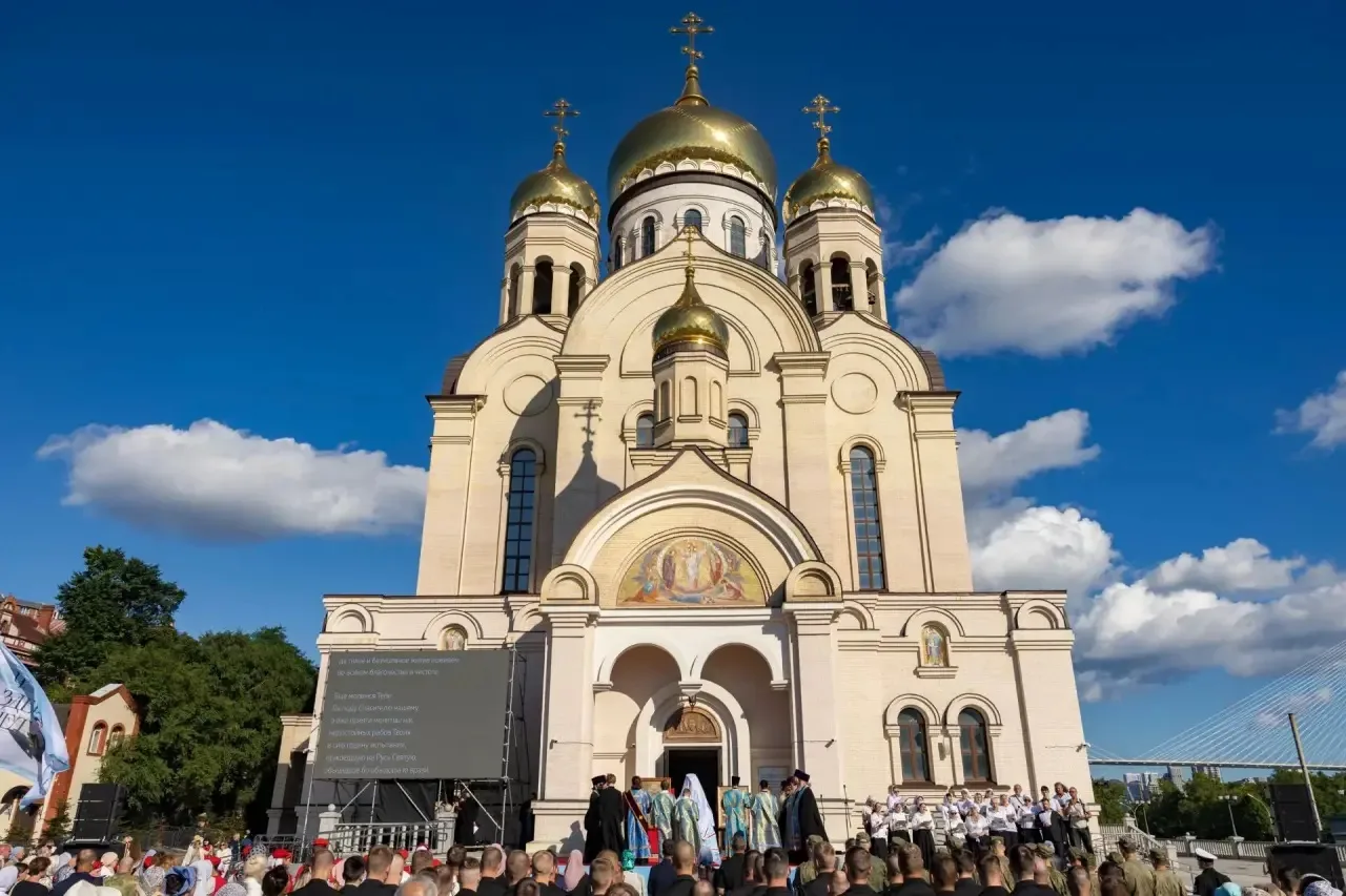 ✅На центральной площади Владивостока состоялся общегородской молебен о здравии участник...