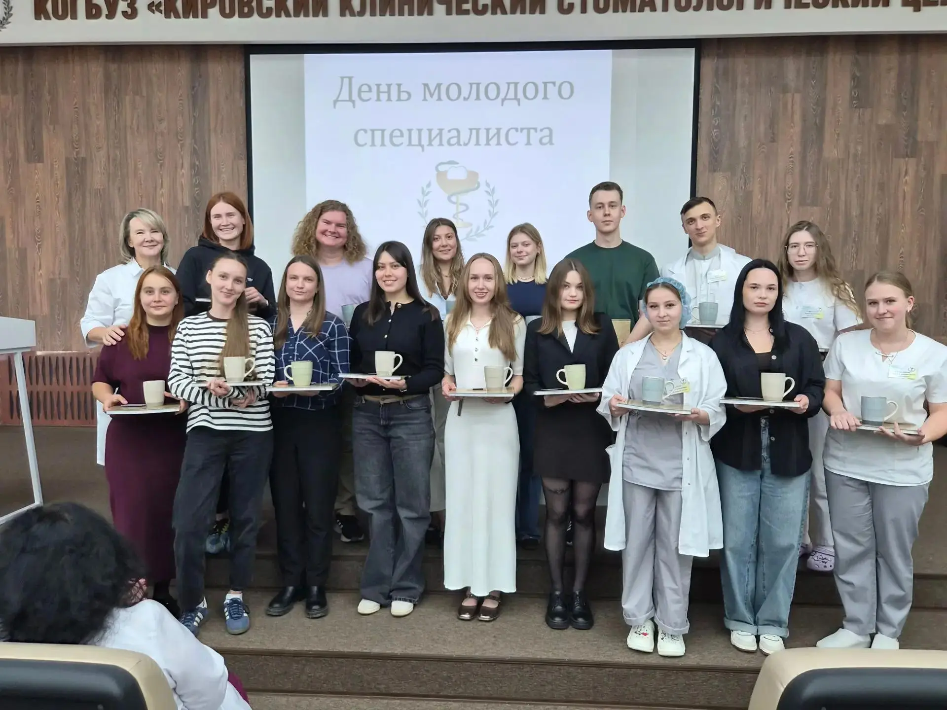 🩺 Молодых специалистов Кировского клинического стоматологического центра встретили с к...