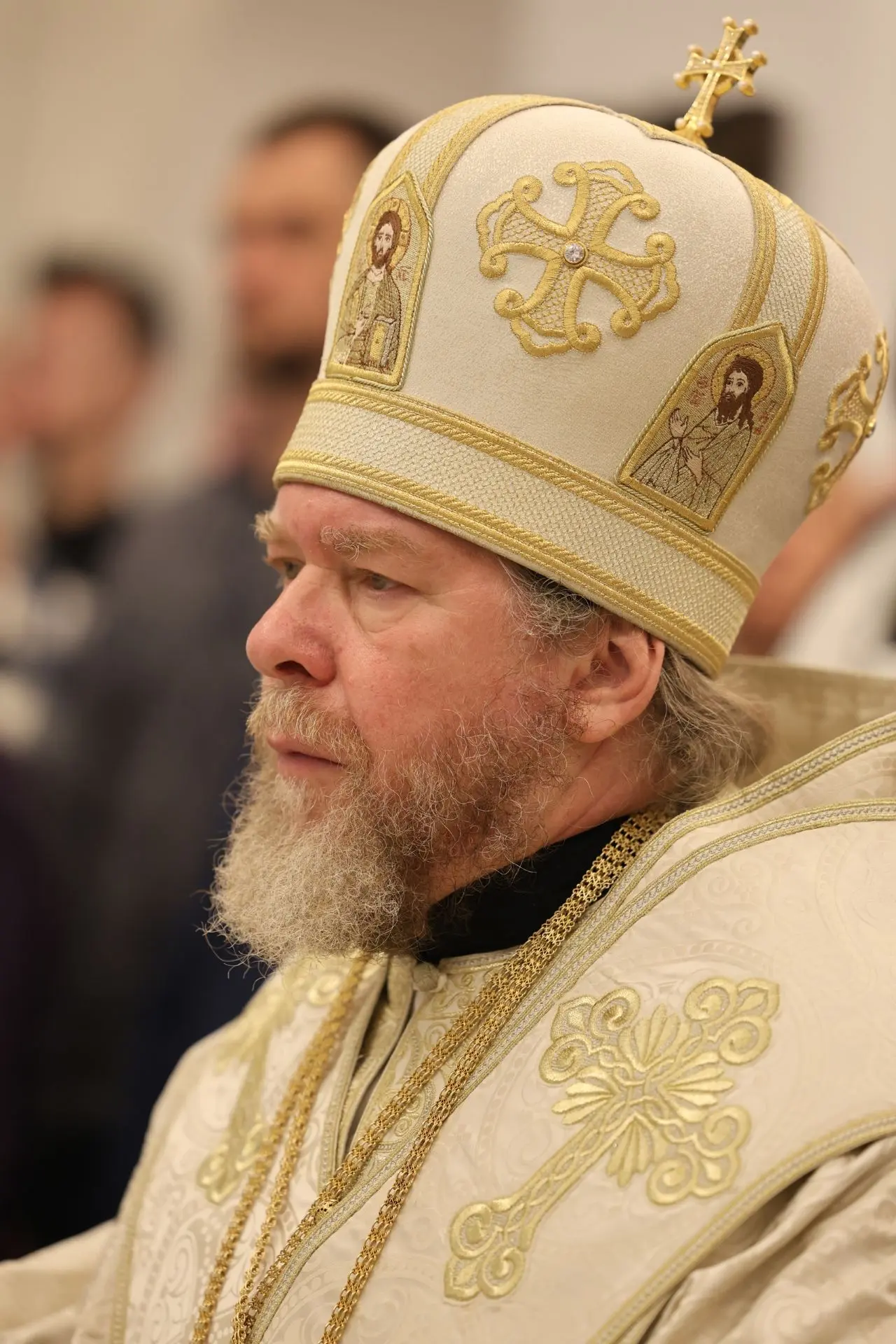 Именно герои, а не нравоучения и проповеди передают от поколения к поколению самые драг...